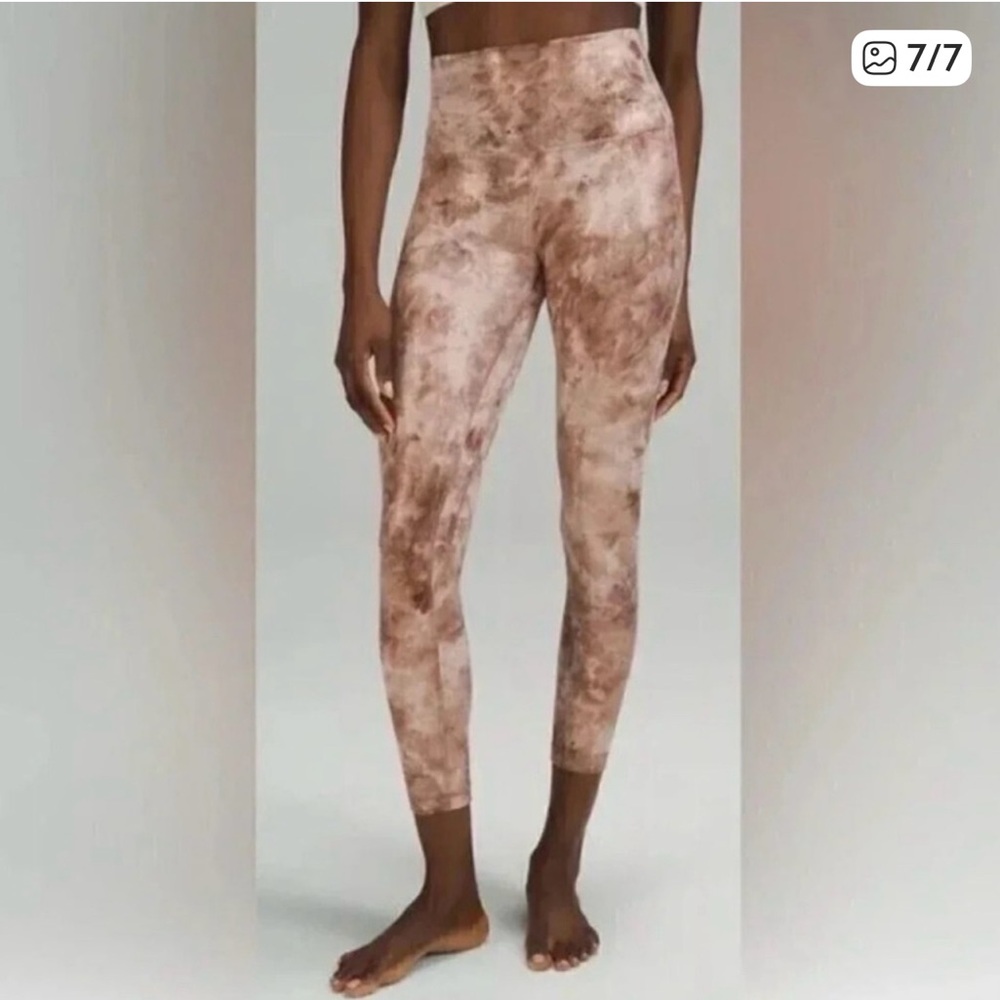Lululemon Athletica Brown gold shine Leggings
0. NWOT